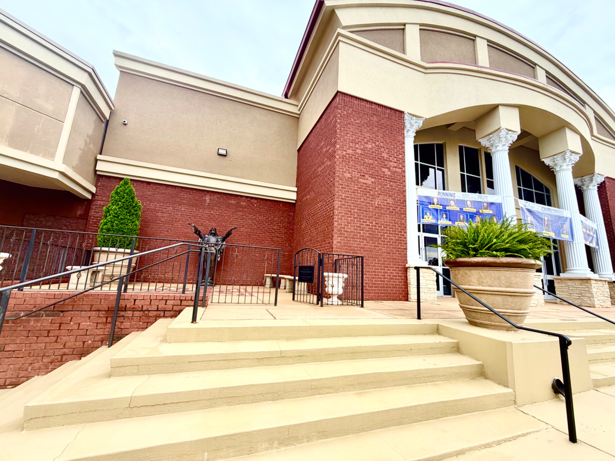 Finished view of the church entrance, columns, steps, and exterior following the Chattanooga cleaning project